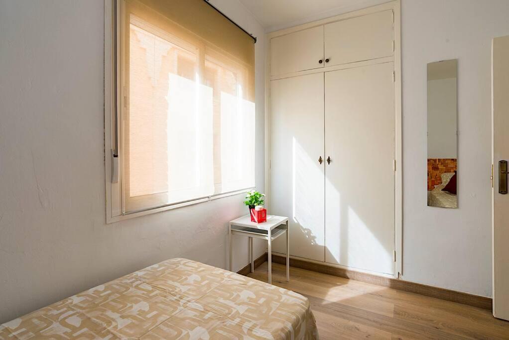 Sohocenter Apartment 2 Rooms Young People Only Малага Екстер'єр фото